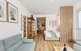 Gemuetliches 2 Zimmer Ambient Apartment Mit Queensize-Bett , Etagenbett& Schlafsofa In Alsternaehe